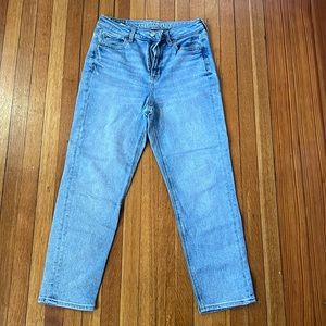 American Eagle Mom Straight Jean Light Denim Size 4 Short